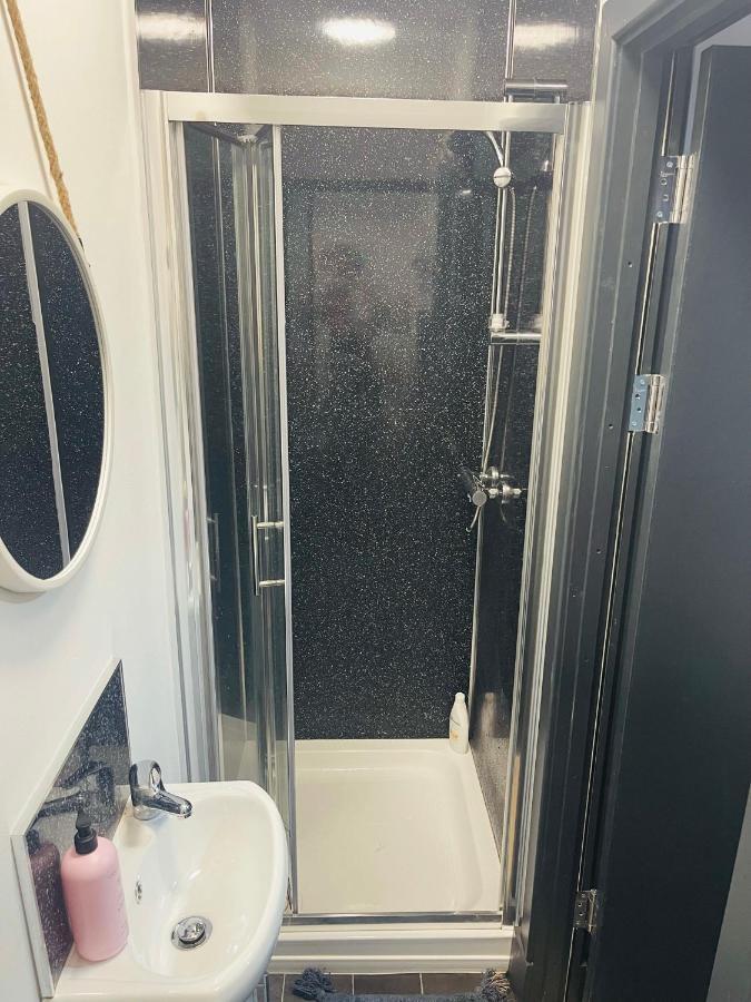 Elegant Studio1 Netflix Bathroom Close To Beach Swansea Exterior photo